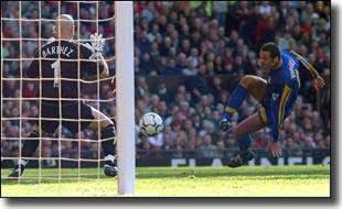 Mark Viduka nets against Manchester United's Fabien Barthez