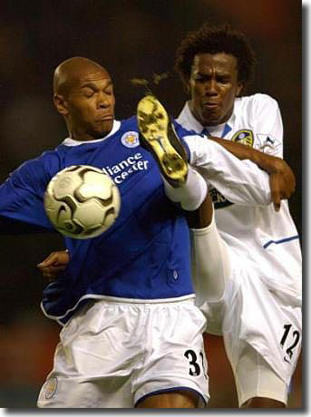 Roque Junior battles for the ball with Leicester City's Marcus Bent