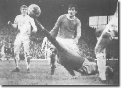 Mick Jones looks on as Everton goalkeeper Gordon West gets fingers to the ball during the game at Elland Road in November