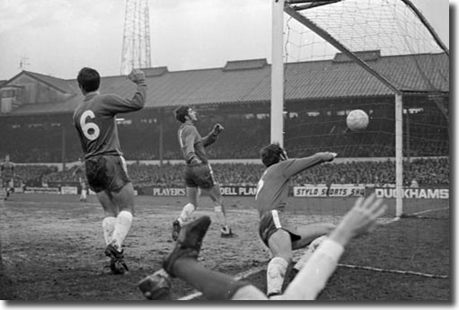 Harris, Hughes and Dempsey are helpless as this shot from Allan Clarke (at the very bottom) enters the Chelsea net to give United the lead