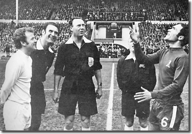 Referee Eric Jennings, his linesmen and Billy Bremner looks on as Chelsea captain Ron Harris tosses off