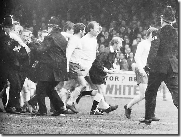 Ray Tinkler breaks into a trot during the pitch invasion against Albion as Jack Charlton looks on in despair