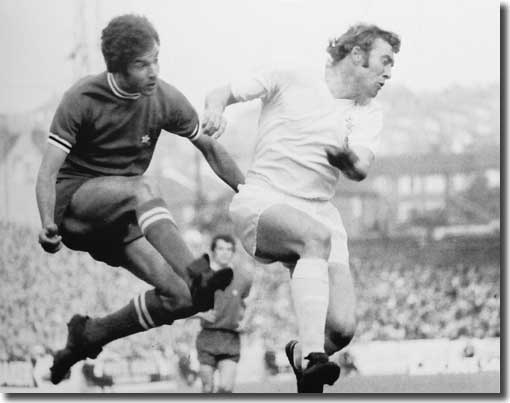 Mick Jones battles for the ball with a Juve defender