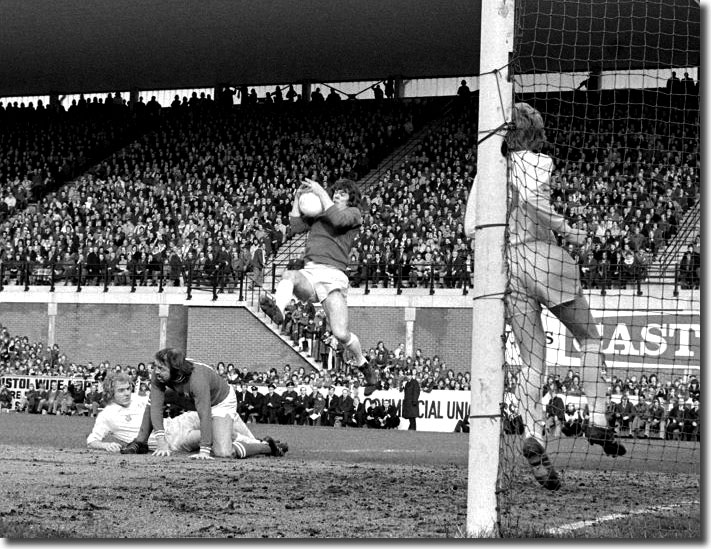 United keeper David Harvey gathers the ball with Yorath, Bristol's Hunt and McxQueen looking on in the Ashton Gate match