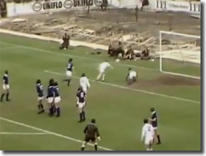 Billy Bremner follows up to head United into a 2-0 lead