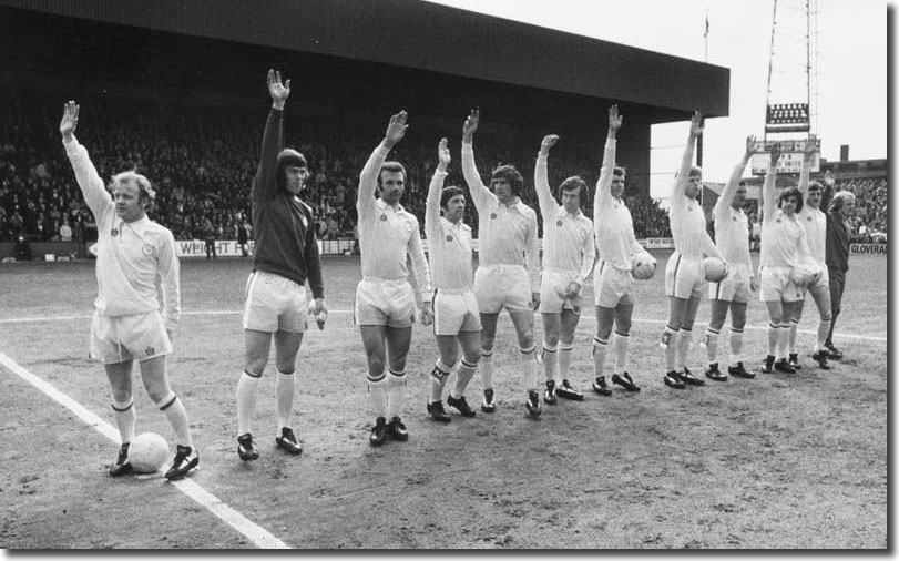 United players acknowledge the fans before the start of the game