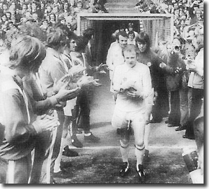 Billy Bremner leads out the United players at Loftus Road