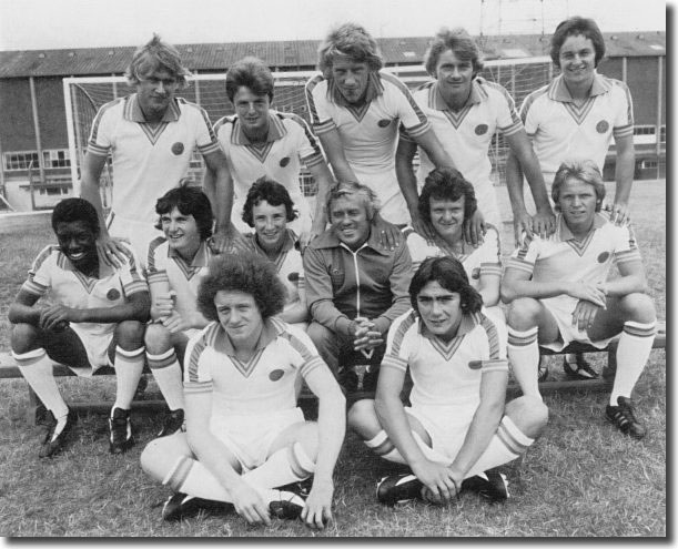 Bobby Collins surrounded by the Leeds United youth team squad in 1976
