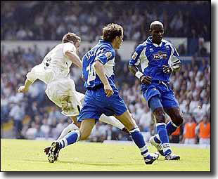 Frazer Richardson curls home a fine winner to make it a winning start for a revamped Leeds against Derby