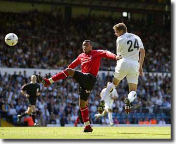 Steve Guppy scores for United against Nottingham Forest on 21 August 2004