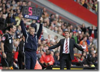 Charlton Athletic manager Phil Parkinson reacts to the added time
