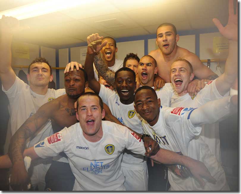 Snodgrass, Kandol, Doyle, Beckford, Gradel, Bromby, Kisnorbo, Watt, Johnson and Grella celebrate promotion