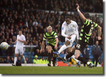 Sanchez Watt opens the scoring against Scunthorpe