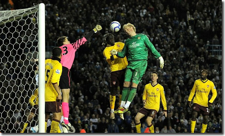 Desperation time as Kasper Schmeichel attempts to score an unlikely goal