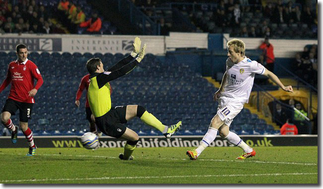 Luciano Becchio slots the ball home to make it 3-2