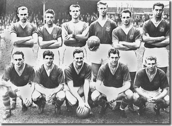 The 1960 side - Back: Ashall, Cameron, Humphreys, Charlton, Hair, Goodwin. Front: Murray, Peyton, Revie, McCole, Grainger