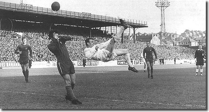 Billy Bremner’s spectacular overhead kick makes it 7-0 against Chelsea