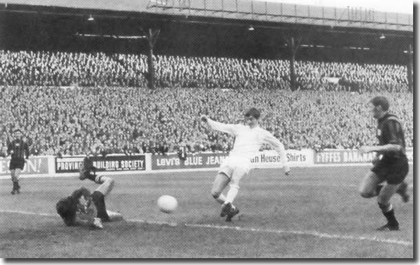 Allan Clarke fires home the only goal of the game against Manchester City