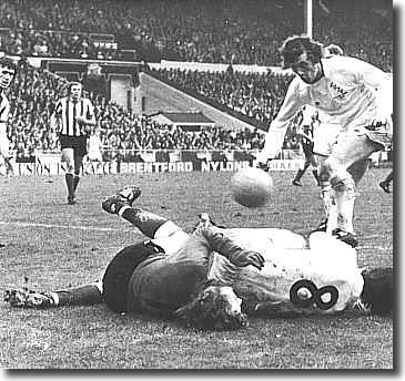 Trevor Cherry puts the ball in against Sunderland, but the effort was disallowed for a foul by Allan Clarke on Jim Montgomery