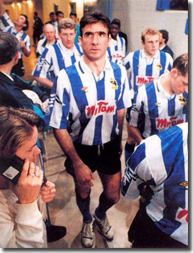 Cantona lining up for his trial game with Wednesday