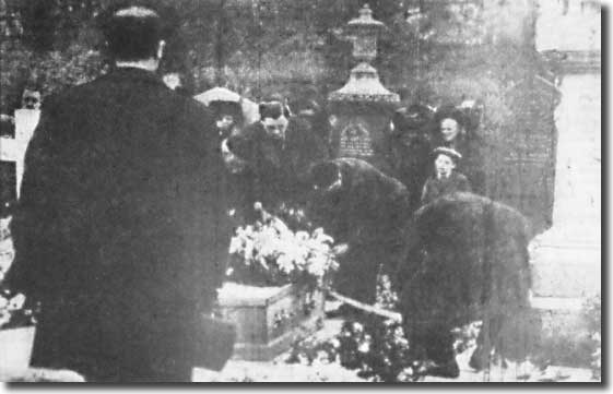 The funeral of Norris Hepworth at Lawnswood Cemetery in February 1914