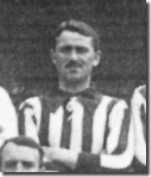 Joe Moran in a Leeds City team group in 1911