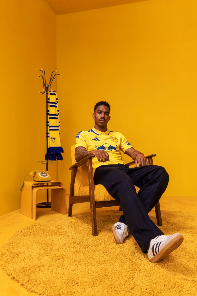 Junior Firpo modelling the iconic second kit