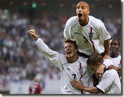 Rio Ferdinand celebrates a World Cup goal with Beckham, Owen and Heskey