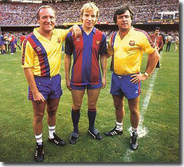 Venables and his assistant Allan Harris welcome Steve Archibald to Barcelona in July 1984