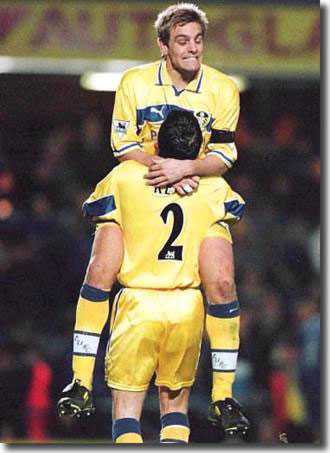 Jonathan Woodgate and Gary Kelly celebrate victory at Chelsea